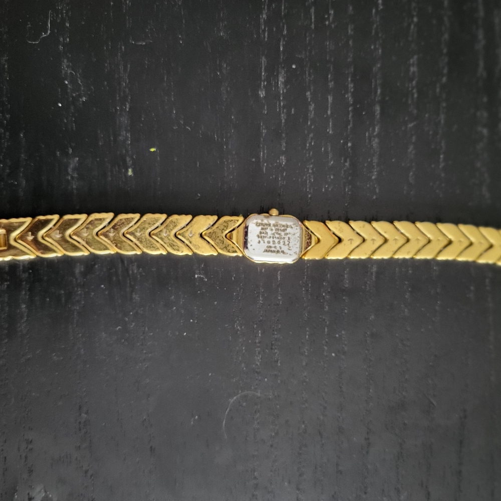 Citizen Gold-Tone Women's Watch Needs BATTERY - Picture 4 of 5